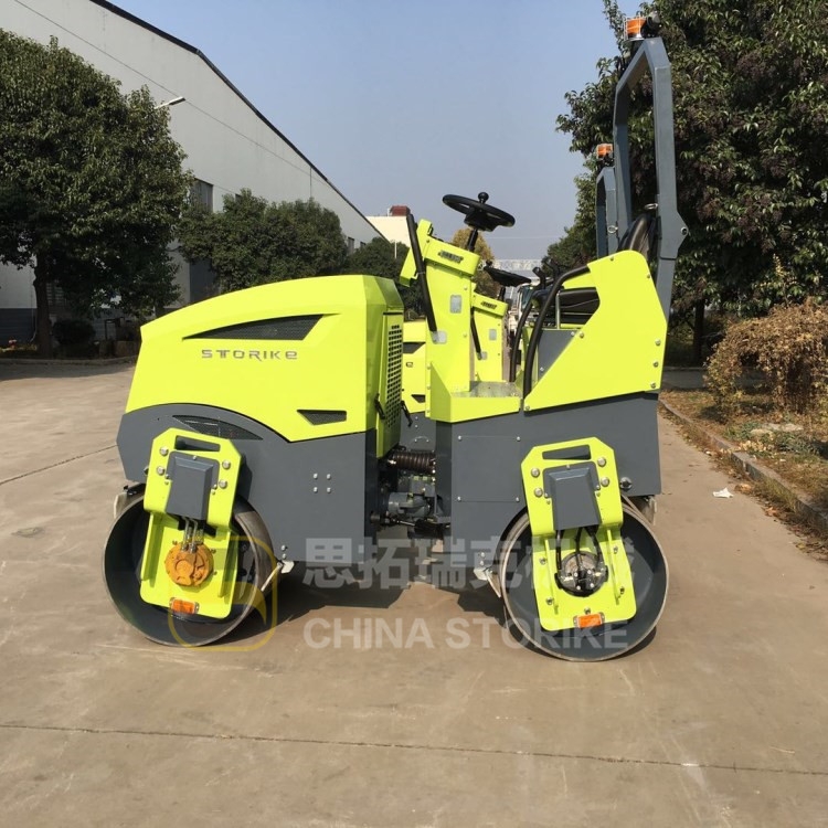 小型壓路機十字路口施工，瀝青路面的接縫有什么技巧處理